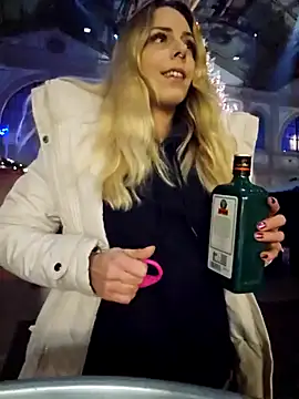 Snapshot of Mia_Railey chatting on December 2024 09:30:02 PM Mia Railey online show from December 2024 09:30:02 PM