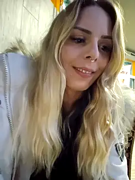 Snapshot of Mia_Railey chatting on December 2024 12:33:01 AM Mia Railey online show from December 2024 12:33:01 AM