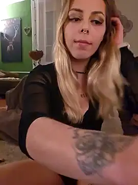 Snapshot of Mia_Railey chatting on January 2025 10:40:02 PM Mia Railey online show from January 2025 10:40:02 PM