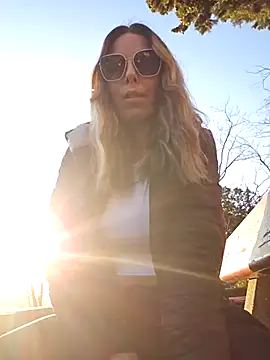 Snapshot of Mia_Railey chatting on February 2025 04:21:01 PM Mia Railey online show from February 2025 04:21:01 PM