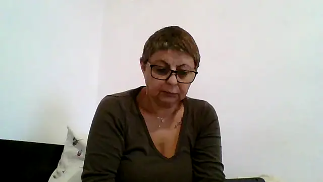 roseblak42 online show from October 2025 02:39:02 PM