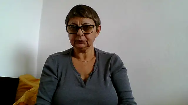 roseblak42 online show from October 2025 10:32:02 AM