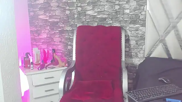 Snapshot of Trinna_harperr chatting on December 2024 05:15:01 PM Trinna harperr online show from December 2024 05:15:01 PM