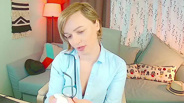 NandiSmile online show from December 2025 07:47:01 AM