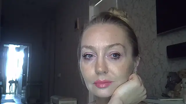 Snapshot of ZarinaSwift chatting on June 2026 09:34:01 AM ZarinaSwift online show from June 2026 09:34:01 AM