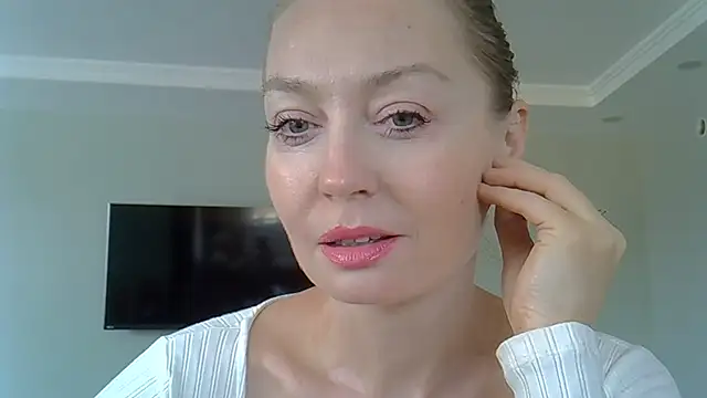 Snapshot of ZarinaSwift chatting on July 2026 05:21:02 AM ZarinaSwift online show from July 2026 05:21:02 AM