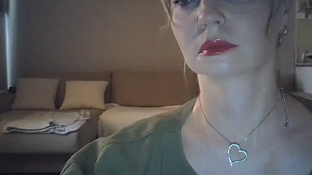 Snapshot of ZarinaSwift chatting on July 2026 12:04:02 PM ZarinaSwift online show from July 2026 12:04:02 PM