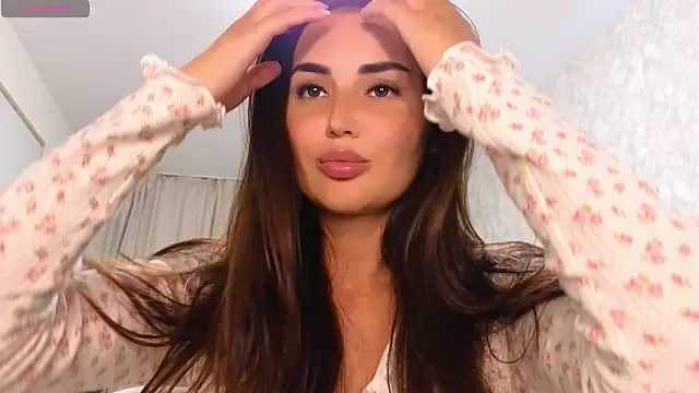 LaraSkinny online show from October 2025 01:18:01 PM