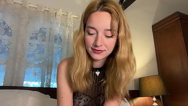 Snapshot of SirenaBelle chatting on May 2026 12:18:01 AM SirenaBelle online show from May 2026 12:18:01 AM