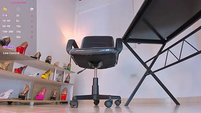 Snapshot of violettastrada chatting on January 2025 08:30:01 PM violettastrada online show from January 2025 08:30:01 PM