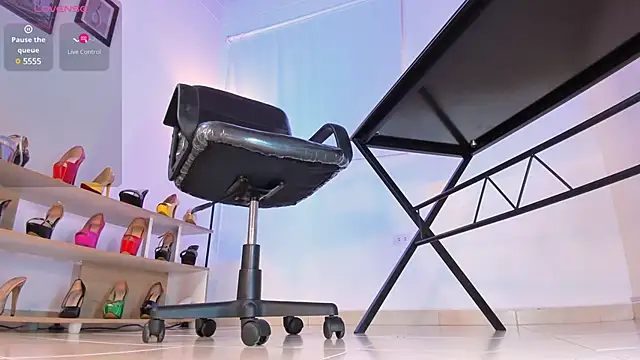 Snapshot of violettastrada chatting on February 2025 08:33:01 PM violettastrada online show from February 2025 08:33:01 PM