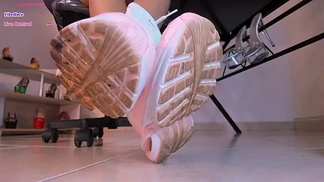 Snapshot of violettastrada chatting on March 2025 07:27:02 PM violettastrada online show from March 2025 07:27:02 PM