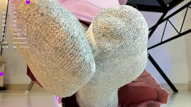 Snapshot of violettastrada chatting on March 2025 08:30:01 PM violettastrada online show from March 2025 08:30:01 PM