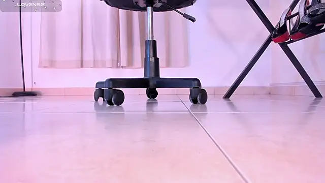 Snapshot of violettastrada chatting on September 2025 12:40:01 PM violettastrada online show from September 2025 12:40:01 PM