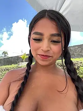 Snapshot of Juli_Walker chatting on December 2024 03:50:02 PM Juli Walker online show from December 2024 03:50:02 PM