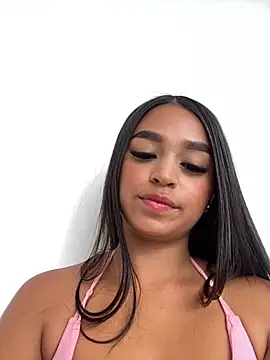 Snapshot of Juli_Walker chatting on December 2024 02:21:01 PM Juli Walker online show from December 2024 02:21:01 PM