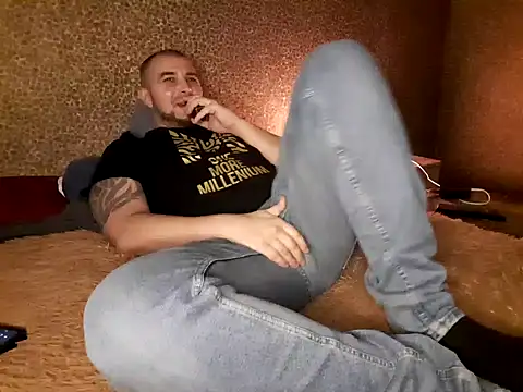 Foxyshaved online show from March 2025 01:38:02 PM