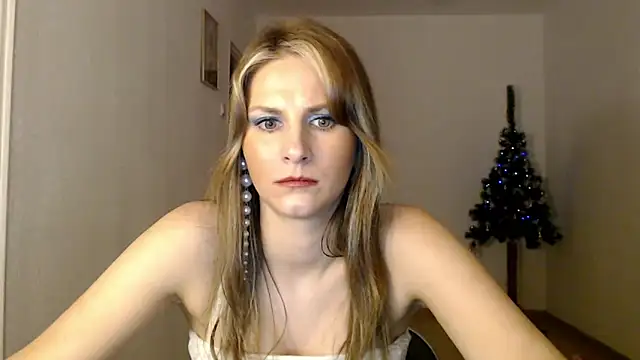 Snapshot of DagmarieFlirt chatting on December 2024 04:21:02 PM DagmarieFlirt online show from December 2024 04:21:02 PM