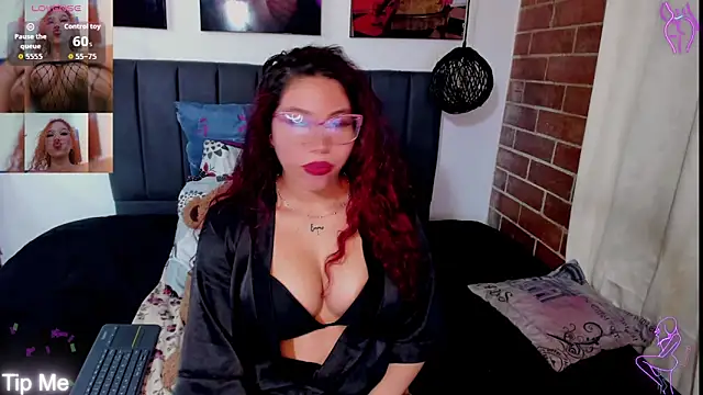 kyliejenner hot online show from October 2025 02:43:02 AM