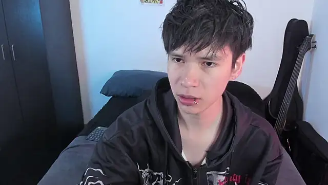 Aventure Twinks online show from June 2026 12:04:01 AM