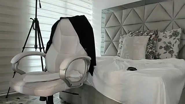 Snapshot of nina_pons chatting on October 2025 09:27:01 PM nina pons online show from October 2025 09:27:01 PM