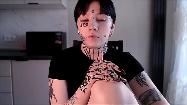 tradishka online show from January 2025 12:10:01 PM