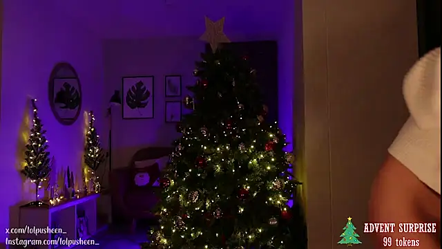 Snapshot of JulietteDee chatting on December 2024 01:15:02 AM JulietteDee online show from December 2024 01:15:02 AM