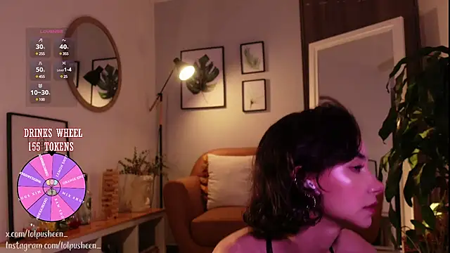 Snapshot of JulietteDee chatting on January 2025 01:06:01 AM JulietteDee online show from January 2025 01:06:01 AM