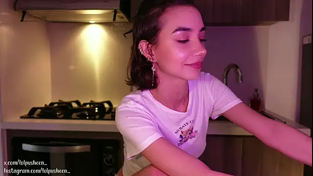 Snapshot of JulietteDee chatting on January 2025 09:55:02 PM JulietteDee online show from January 2025 09:55:02 PM