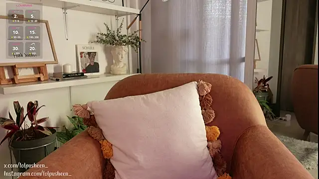 Snapshot of JulietteDee chatting on January 2025 10:11:02 PM JulietteDee online show from January 2025 10:11:02 PM