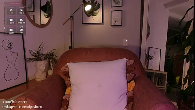 Snapshot of JulietteDee chatting on February 2025 09:33:01 PM JulietteDee online show from February 2025 09:33:01 PM