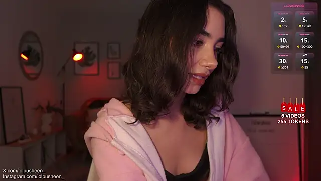 Snapshot of JulietteDee chatting on October 2025 09:57:02 PM JulietteDee online show from October 2025 09:57:02 PM