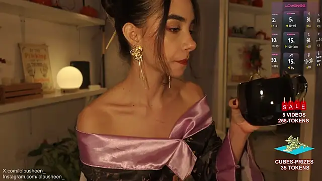 Snapshot of JulietteDee chatting on October 2025 10:43:02 PM JulietteDee online show from October 2025 10:43:02 PM