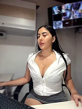 Snapshot of MarianaBenz chatting on June 2026 12:35:02 AM MarianaBenz online show from June 2026 12:35:02 AM