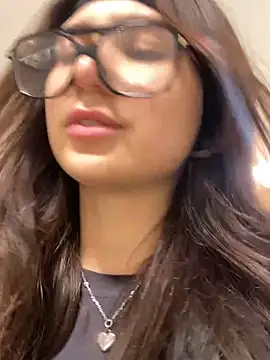 QuitieLia online show from December 2024 02:17:02 PM