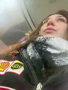 QuitieLia online show from December 2024 03:11:01 PM