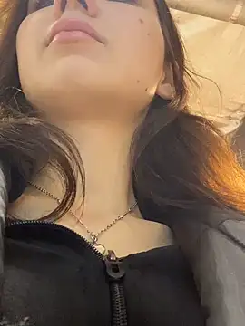 QuitieLia online show from December 2024 08:28:01 AM