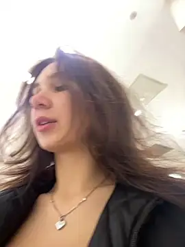 QuitieLia online show from December 2024 08:22:02 AM