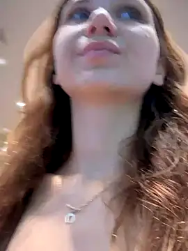 QuitieLia online show from September 2025 09:42:02 AM