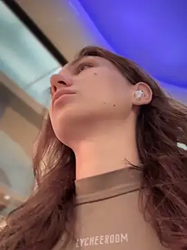 QuitieLia online show from September 2025 08:14:02 AM