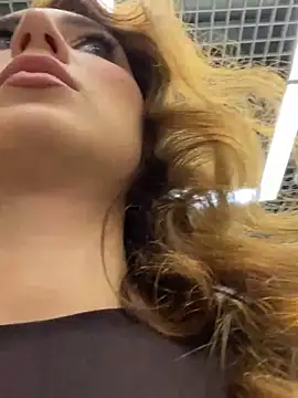 QuitieLia online show from November 2025 02:16:02 PM