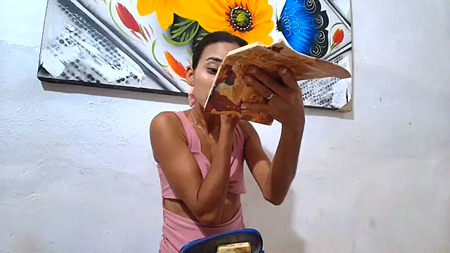 luciana daza online show from October 2025 10:40:01 PM