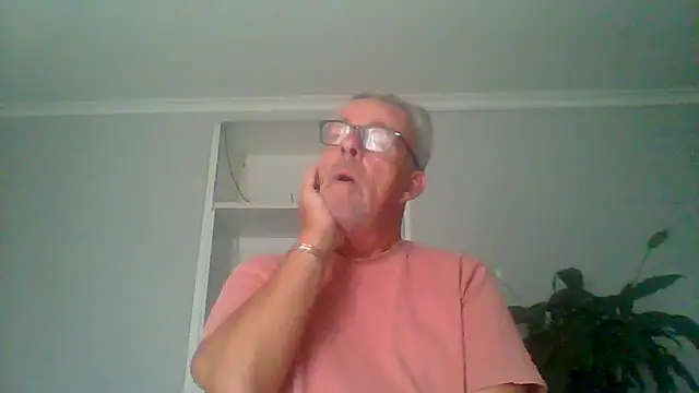 Snapshot of tuggy59 chatting on September 2025 05:18:01 AM tuggy59 online show from September 2025 05:18:01 AM