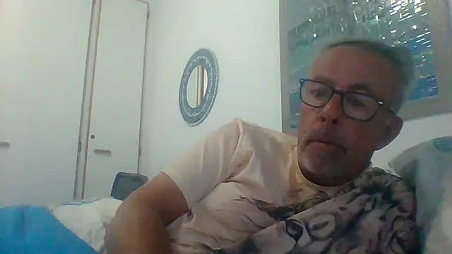 Snapshot of tuggy59 chatting on September 2025 05:11:01 AM tuggy59 online show from September 2025 05:11:01 AM