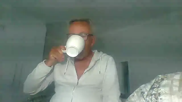 Snapshot of tuggy59 chatting on October 2025 04:32:02 AM tuggy59 online show from October 2025 04:32:02 AM
