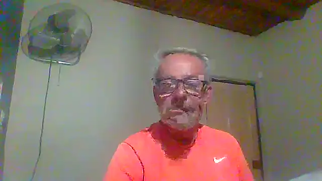 Snapshot of tuggy59 chatting on October 2025 04:44:01 AM tuggy59 online show from October 2025 04:44:01 AM