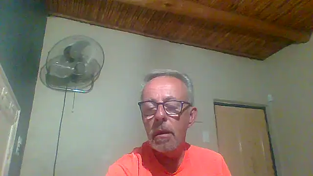 Snapshot of tuggy59 chatting on October 2025 05:39:02 AM tuggy59 online show from October 2025 05:39:02 AM