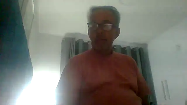 Snapshot of tuggy59 chatting on October 2025 04:04:02 AM tuggy59 online show from October 2025 04:04:02 AM
