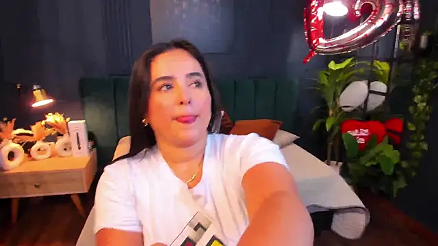 taylor bennet online show from February 2025 07:10:01 PM