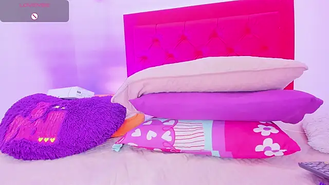 Snapshot of Sofia_Girl_ chatting on December 2024 06:56:02 AM Sofia Girl online show from December 2024 06:56:02 AM